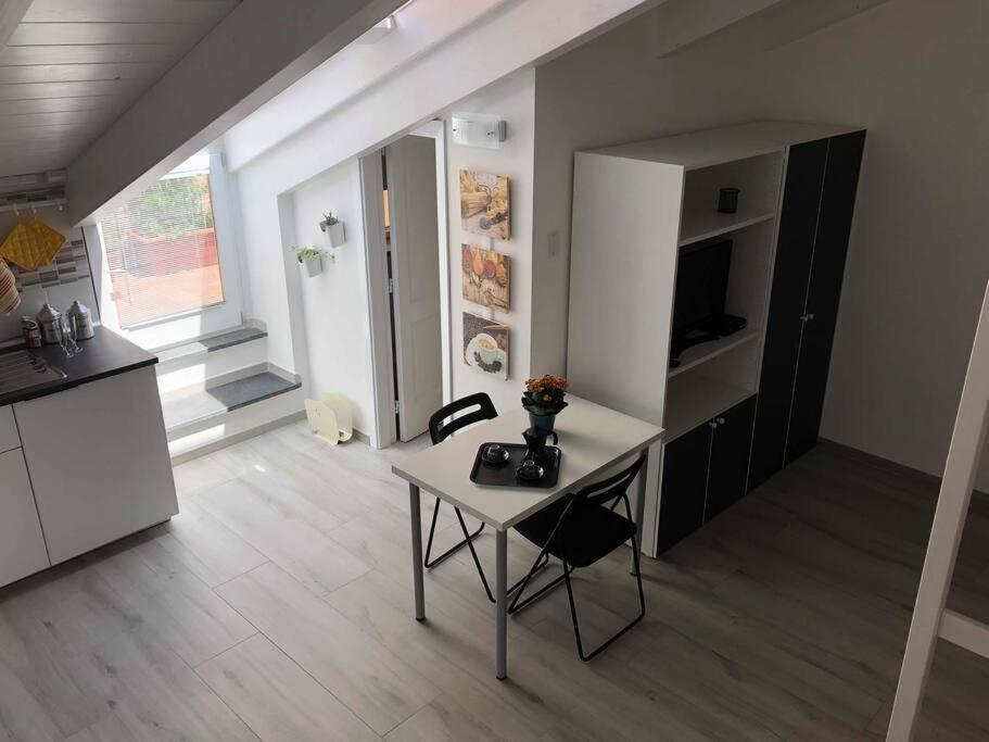 The Sweet Attic Room - De Vivo Realty Meta Di Sorrento Экстерьер фото